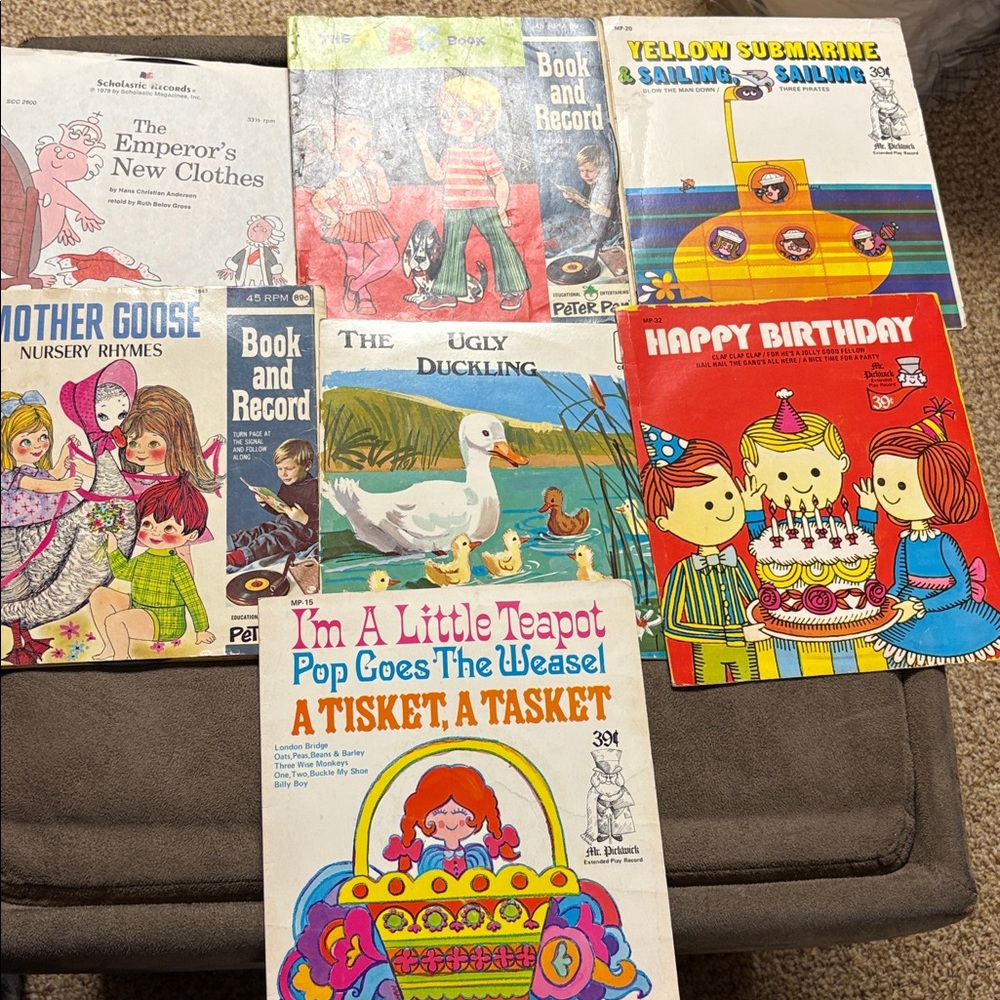 Vtg lot 7 45 RPM Records and 4 books children’s Mr Pickwick Mother Goose HBD